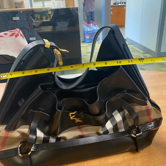 Like new Burberry bag - Picture 2 of 8